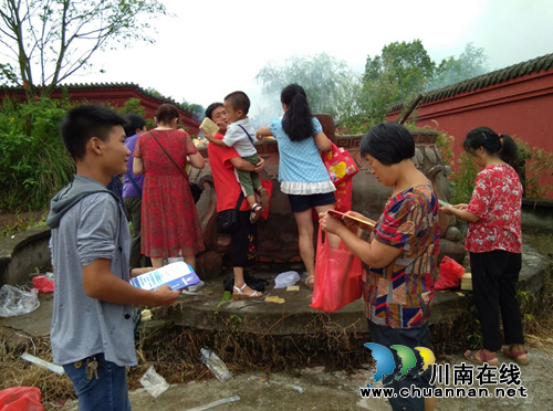 泸县喻寺司法所积极开展“法律进寺庙”活动(图1)