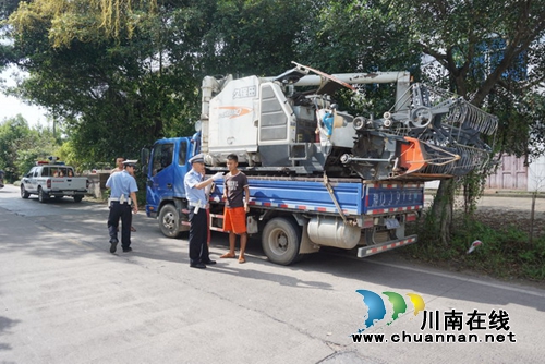 泸县公安局基层派出所多举措强化外来收割机交通安全管理(图2)