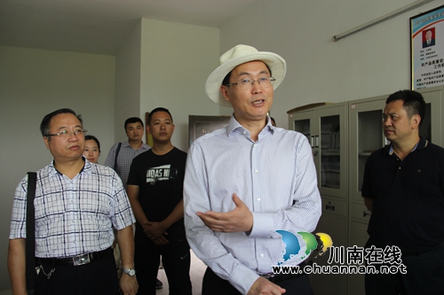 省质量技术监督局到泸县云龙镇调研龙眼特色产业(图2) 省质量技术监督局到泸县云龙镇调研龙眼特色产业(图2)