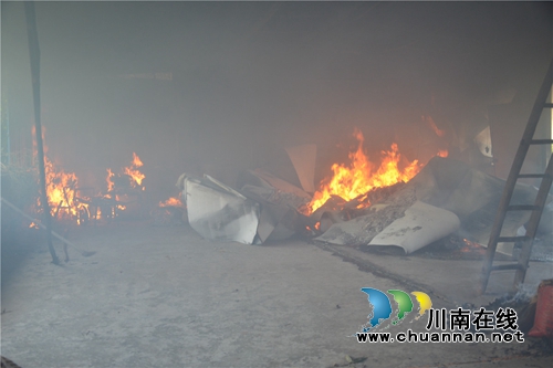 泸县综合应急救援大队成功处置一起民房火灾(图1) 泸县综合应急救援大队成功处置一起民房火灾(图1)