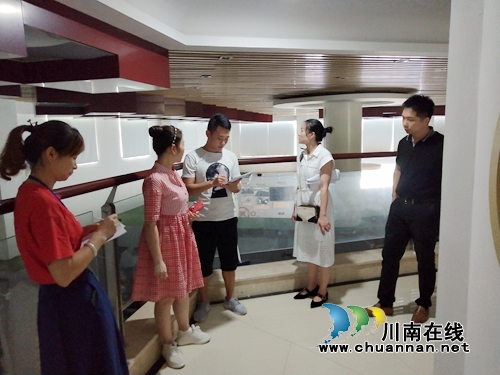 江阳区委宣传部到张坝街道匠心社区督查美丽幸福院坝建设使用情况(图2)