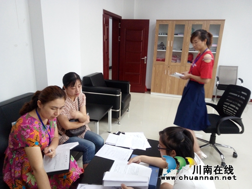 江阳区委宣传部到张坝街道匠心社区督查美丽幸福院坝建设使用情况(图3)