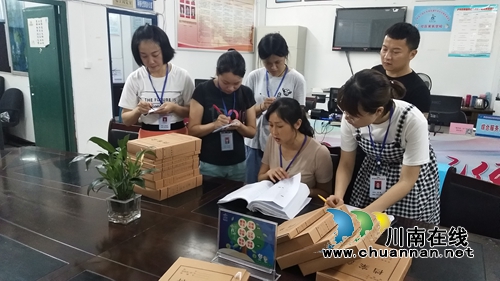 江阳区华阳街道竹苑社区扎实推进档案整理(图2)