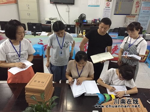 江阳区华阳街道竹苑社区扎实推进档案整理(图1)