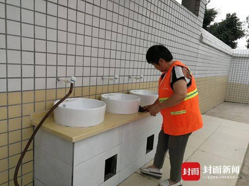 内江新建一批公路厕所&nbsp;为过路司机提供便利(图4)