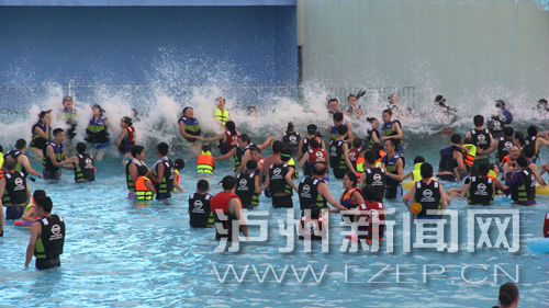 游客在酒城乐园意外摔伤&nbsp;涉事双方正协商解决(图1)