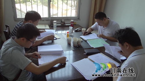 泸县市场质量监管局开展整治不正当竞争行为专项行动(图2) 泸县市场质量监管局开展整治不正当竞争行为专项行动(图2)