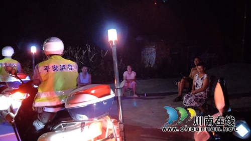 泸县潮河镇东部村社区开展联合夜巡(图1)