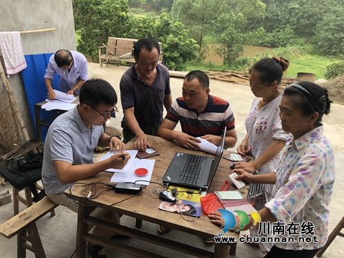 泸县惠农“一卡通”管理专项治理检查组到百和镇开展专项核查(图1)