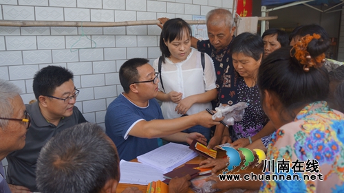 泸县惠民惠农“一卡通”管理专项治理工作组到立石镇开展专项核查(图1)