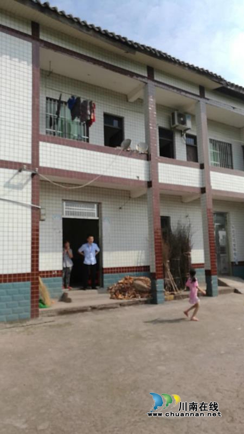 扬言宁可蹲“鸡圈”也不还钱 泸州男被拘15天(图5) 扬言宁可蹲“鸡圈”也不还钱 泸州男被拘15天(图5)