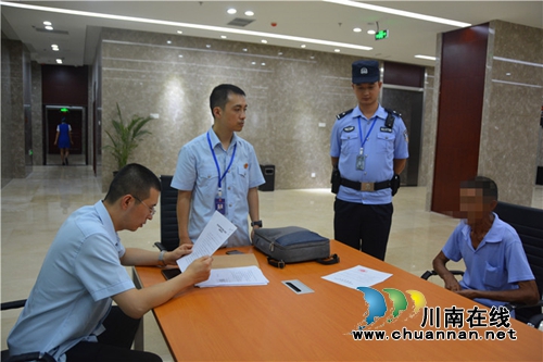 扬言宁可蹲“鸡圈”也不还钱 泸州男被拘15天(图2) 扬言宁可蹲“鸡圈”也不还钱 泸州男被拘15天(图2)