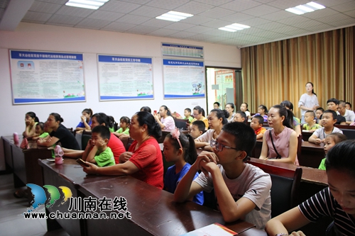 龙马潭区莲花池街道羊大山社区开展“中国梦·我的梦”暑期青少年主题绘画活动(图2)