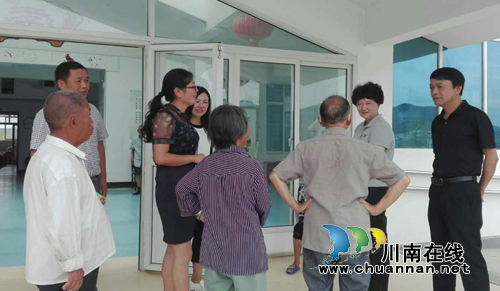 贵州黔东南州人大调研组到三穗县敬老院管理情况(图1)