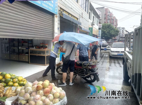 宜宾筠连交警大队联合运管开展城区交通秩序集中整治行动(图1)