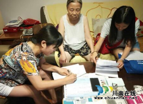 江阳区华阳街道深入调查户辅导手机记账工作(图2)