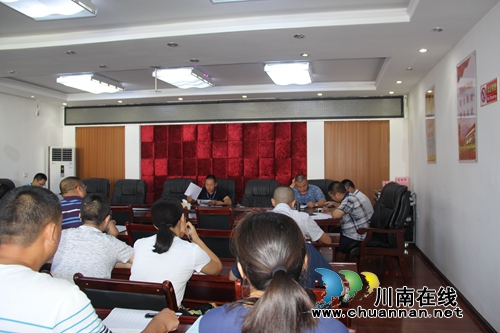 泸县云龙镇召开农村危房改造摸底会(图1)