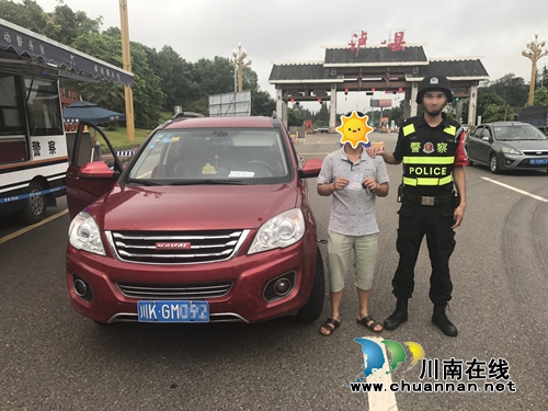 泸县公安局巡防大队查获一名无证驾驶人员(图1)