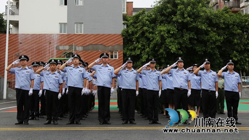 泸县公安局举行新进党员宣誓暨荣誉表彰仪式(图2)