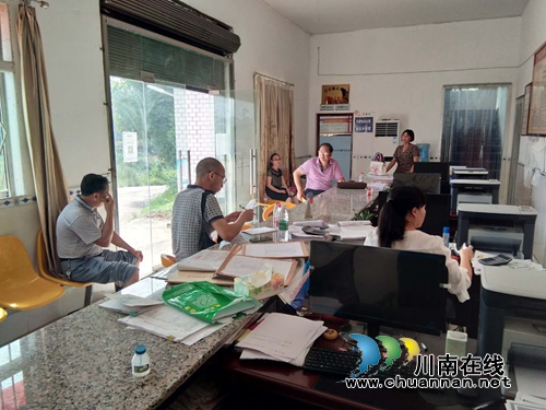 泸县县委第二巡察组深入立石镇村（社区）党支部开展巡察工作(图1)
