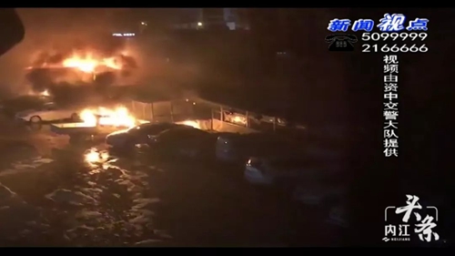 内江交警小哥高温下坚守10小时&nbsp;晕倒路边(图1)