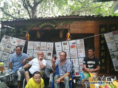 泸州:“方寸之美”翩翩舞 点亮残疾人自强路(图10) 泸州:“方寸之美”翩翩舞 点亮残疾人自强路(图10)