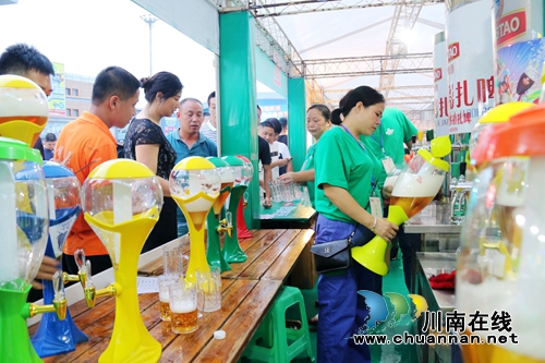 激情欢聚干杯泸州！泸州举行首届青岛啤酒节(图4)