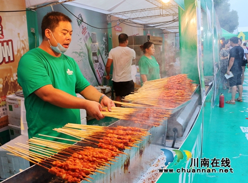 激情欢聚干杯泸州！泸州举行首届青岛啤酒节(图6)