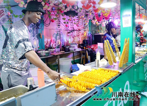 激情欢聚干杯泸州！泸州举行首届青岛啤酒节(图5)