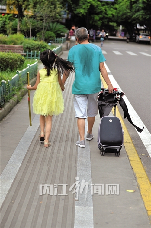 内江5岁女童川剧“变脸”&nbsp;亮相舞台惊艳甜城(图5)