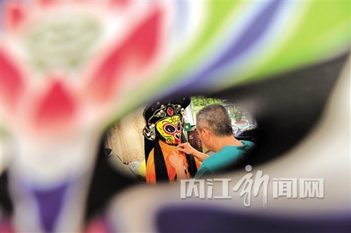 内江5岁女童川剧“变脸”&nbsp;亮相舞台惊艳甜城(图7)