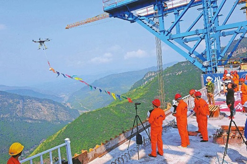 古习高速赤水河特大桥开始架缆&nbsp;预计明年通车(图1)