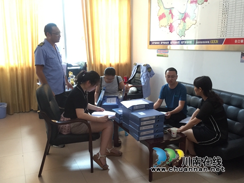 合江县食药监局检查合江镇食品安全工作(图1)