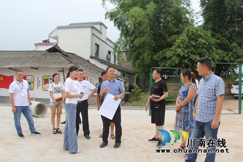 泸县副县长叶仕良到云龙镇检查垃圾分类工作开展情况(图2) 泸县副县长叶仕良到云龙镇检查垃圾分类工作开展情况(图2)