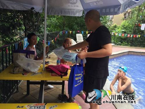 龙马潭区红星街道开展食品安全生产宣传活动(图1) 龙马潭区红星街道开展食品安全生产宣传活动(图1)