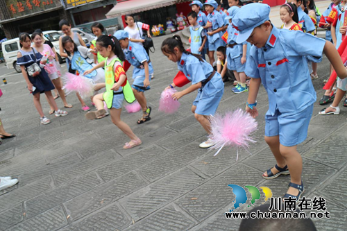 红星向党茁壮成长&nbsp;红星街道开展青少年爱党拥军暑期实践活动(图2)