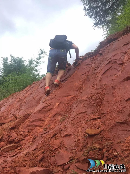 王扬勇：2017年全省脱贫攻坚“五个一”先进(图2)