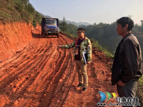 王扬勇：2017年全省脱贫攻坚“五个一”先进(图5)