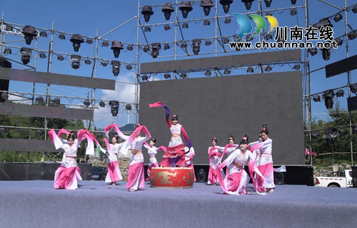 爽脆人间 第五届古蔺三道水脆红李采摘节举行(图10) 爽脆人间 第五届古蔺三道水脆红李采摘节举行(图10)