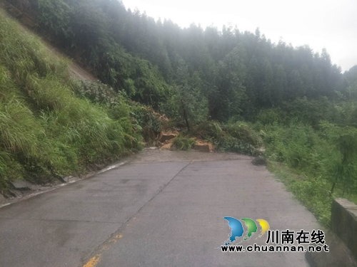 宜宾筠连交警大队扎实做好汛期道路交通巡查工作(图1)