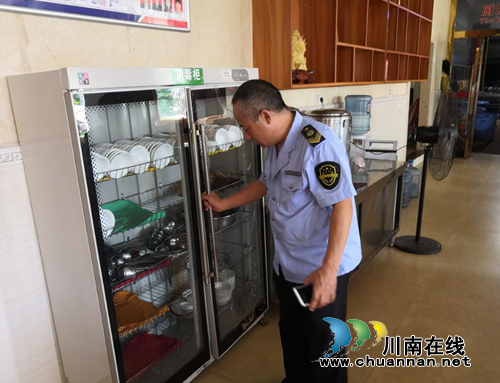合江县食药监局开展食品安全大检查(图1)