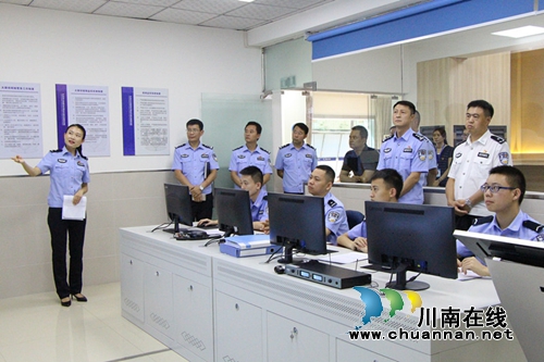 何绍明到龙马潭区红星街道大驿坝社区调研智慧警务工作(图1) 何绍明到龙马潭区红星街道大驿坝社区调研智慧警务工作(图1)