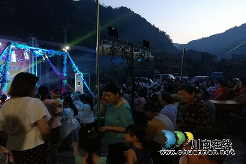 合江自怀镇:法治文艺进乡村 依法治理暖人心(图2) 合江自怀镇:法治文艺进乡村 依法治理暖人心(图2)