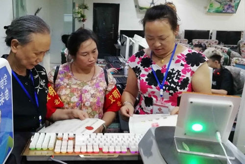 宜宾:“最强网管奶奶”江永秀是这样炼成的(图1) 宜宾:“最强网管奶奶”江永秀是这样炼成的(图1)