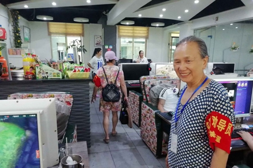 宜宾:“最强网管奶奶”江永秀是这样炼成的(图2) 宜宾:“最强网管奶奶”江永秀是这样炼成的(图2)