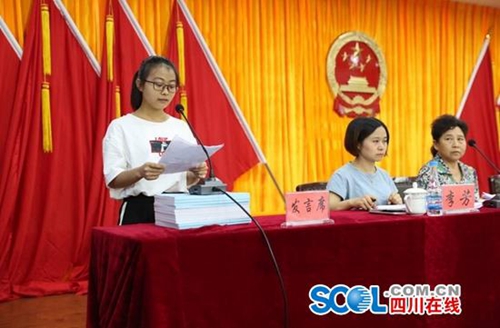 宜宾兴文121名学子领“栋梁工程”扶贫助学金(图2)