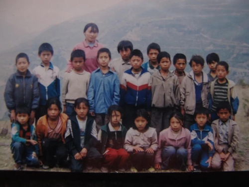 怒江深山“修炼”26年&nbsp;泸州妹成云南最美教师(图1)