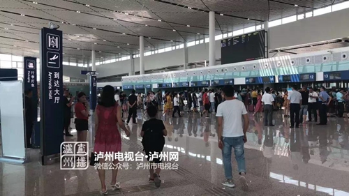 云龙机场迎来第一批“旅客”&nbsp;带着行李来乘机(图1)