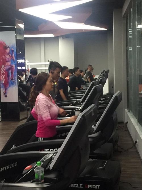 三分热情&nbsp;运动健身成时尚；莫逐大潮&nbsp;持之以恒是正途(图1)