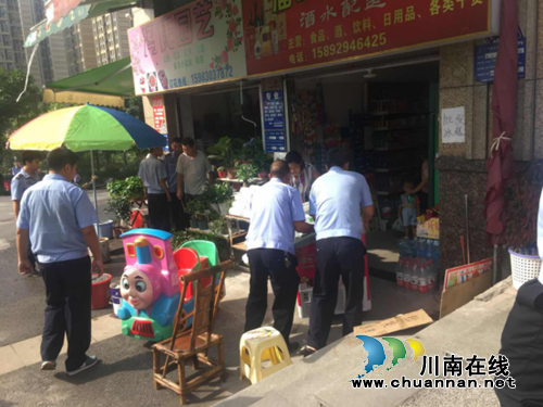 江阳区张坝街道城管办集中整治占道经营(图1)